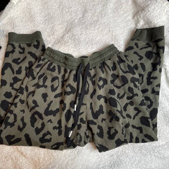 STRUT THIS Small Leopard Cheetah Olive Black Sweatpants Elastic Waist Fleece - Picture 2 of 3